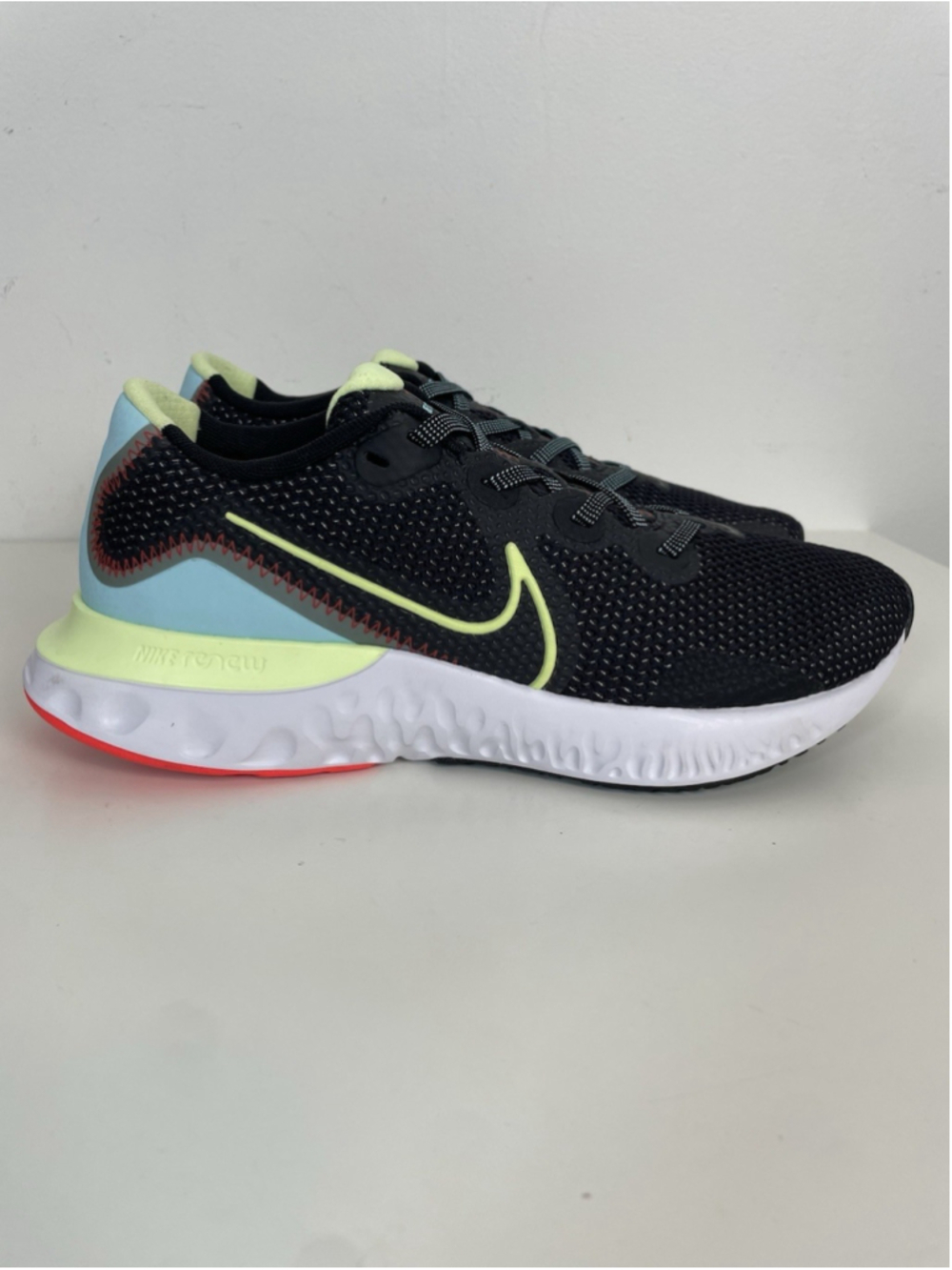 Nike Renew Run Women’s 9 Black Neon Yellow Jogging Running Shoes Sneakers NWOB